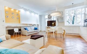 Central And Luxurious Beethovnova Apartment